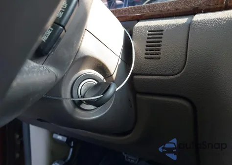 2008 Ford Taurus Limited z USA, uszkodzony, nr VIN 1FAHP25W18G182808